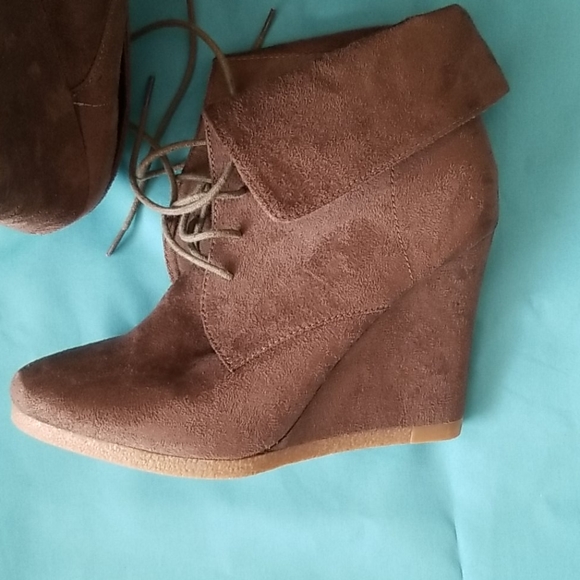 Mossimo Olive Brown Wedge Platform Ankle Bootie - Picture 3 of 6